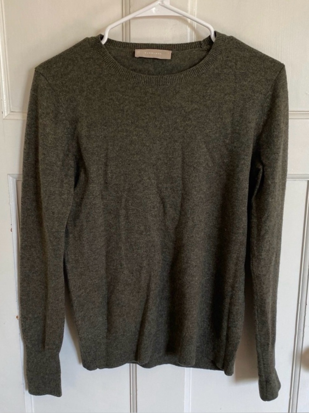 Everlane The Cashmere crew neck sweater size small.